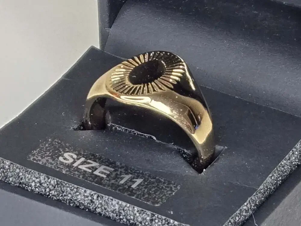 Steve Madden Gold-Tone Sunburst Signet Ring Size 11